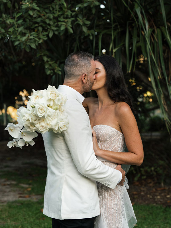 Sails Noosa - Wedding Flowers by Mondo Floral Designs Sails Noosa - Wedding Flowers by Mondo Floral Designs