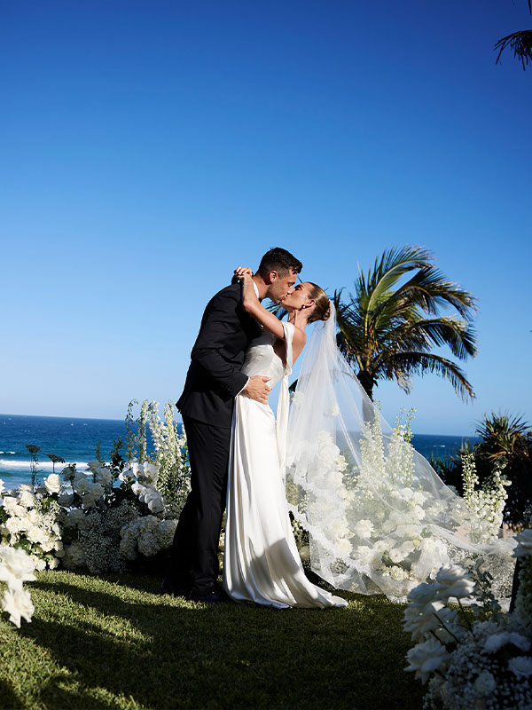 Beach Weddings - Wedding Flowers by Mondo Floral Designs Beach Weddings - Wedding Flowers by Mondo Floral Designs