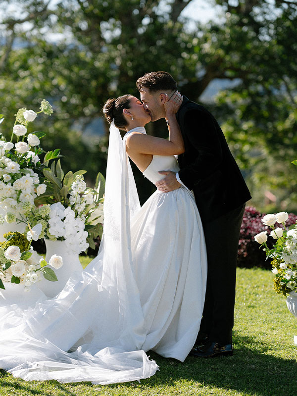 Country Estate Weddings - Wedding Flowers by Mondo Floral Designs Country Estate Weddings - Wedding Flowers by Mondo Floral Designs